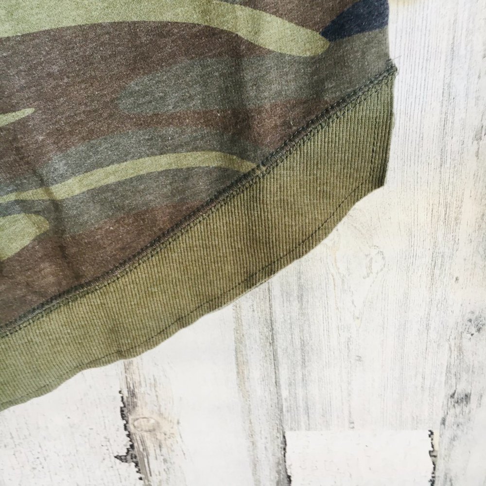 NWT Z Supply Camo Sweatshirt The Weekender Distressed Boho Side Slits S - Picture 13 of 13